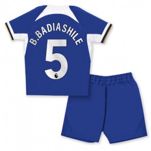 Maillot de foot Chelsea Benoit Badiashile #5 Domicile enfant 2023-24 Manches Courte (+ pantalon court)